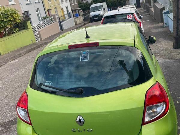 Renault Clio Hatchback, Petrol, 2011, Green