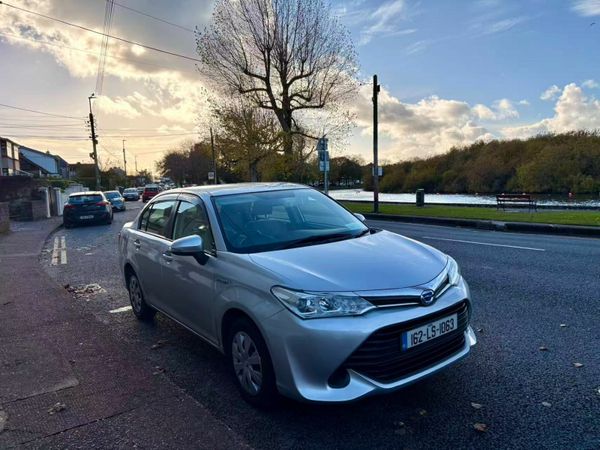 Toyota Corolla Saloon, Petrol Hybrid, 2016, Silver