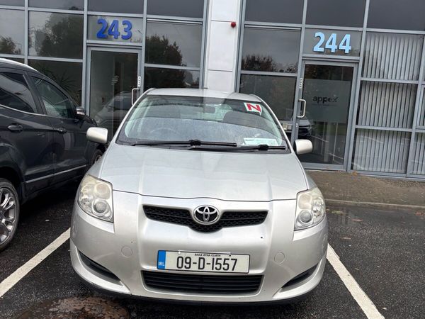 Toyota Auris Hatchback, Diesel, 2009, Silver
