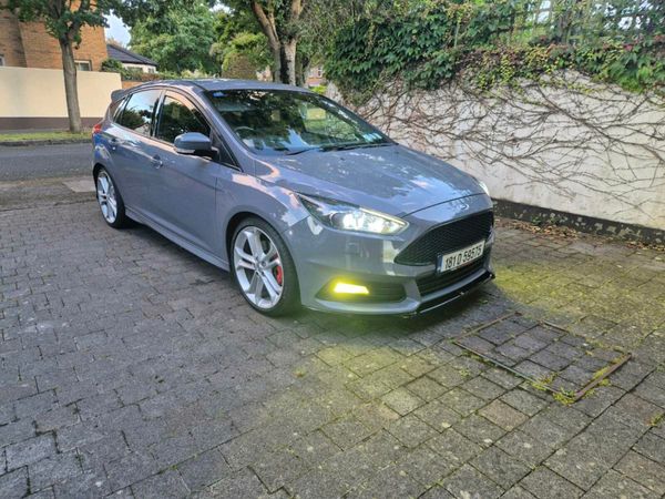 Ford Focus Hatchback, Diesel, 2018, Grey