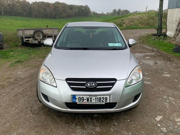 Kia Ceed Hatchback, Diesel, 2009, Silver