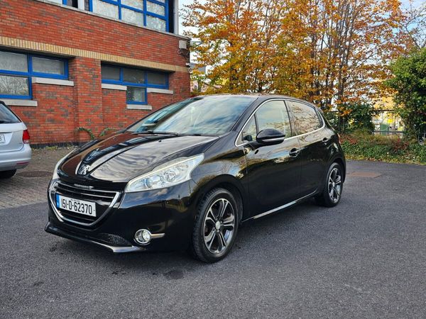 Peugeot 208 Hatchback, Petrol, 2015, Black