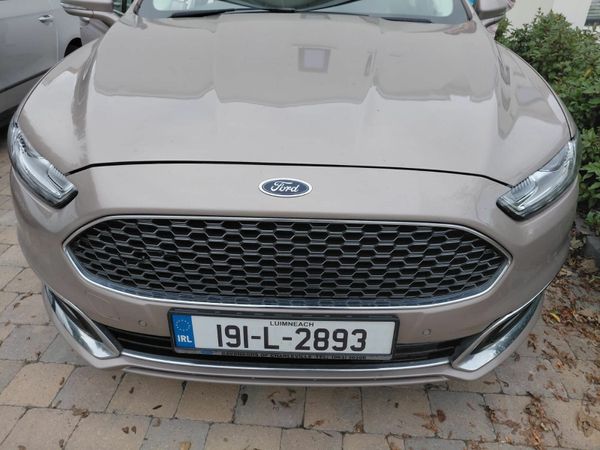 Ford Mondeo Saloon, Diesel, 2019, Gold