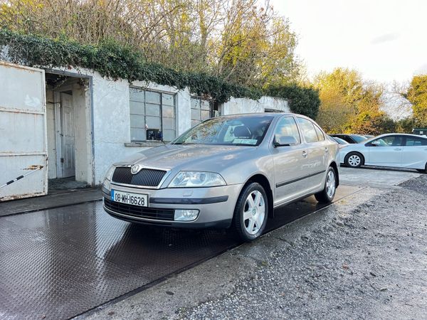 Skoda Octavia Hatchback, Petrol, 2008, Beige