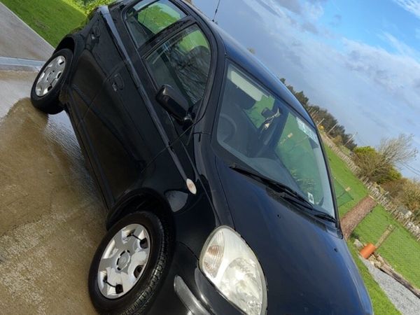 Toyota Yaris Hatchback, Petrol, 2004, Black