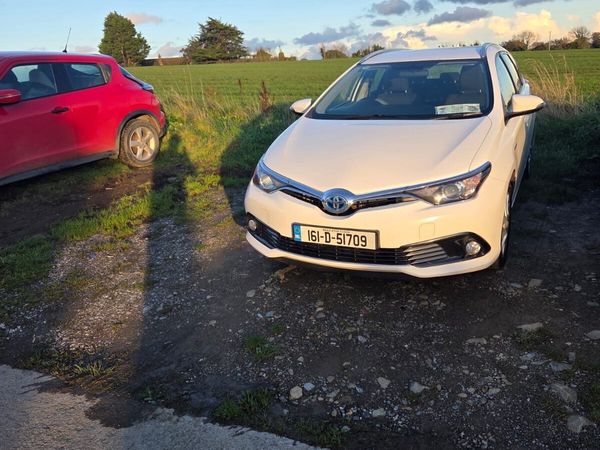 Toyota Auris Estate, Petrol Hybrid, 2016, White