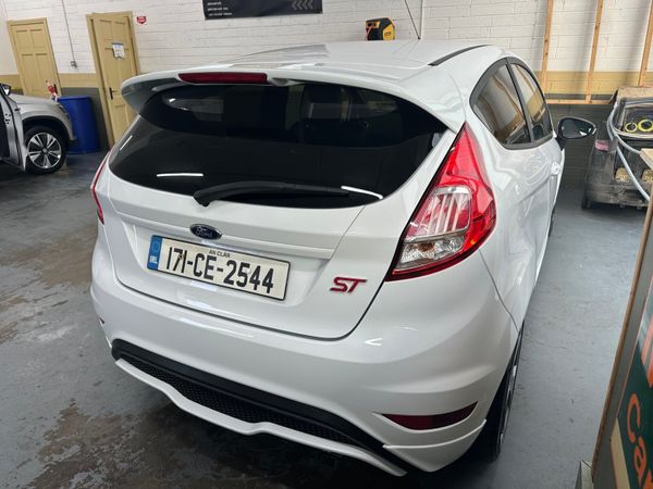 Ford Fiesta Hatchback, Petrol, 2017, White