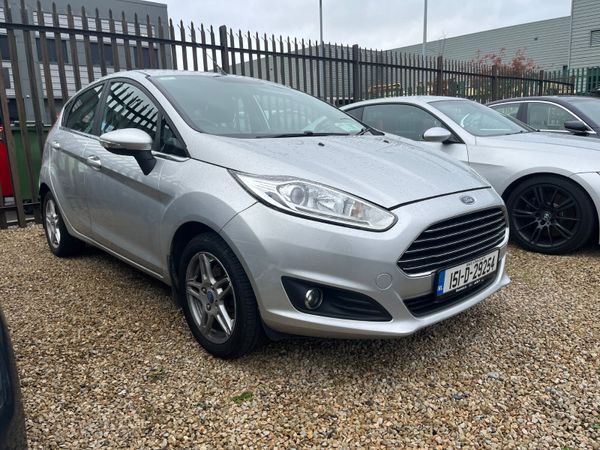 Ford Fiesta Hatchback, Petrol, 2015, Silver