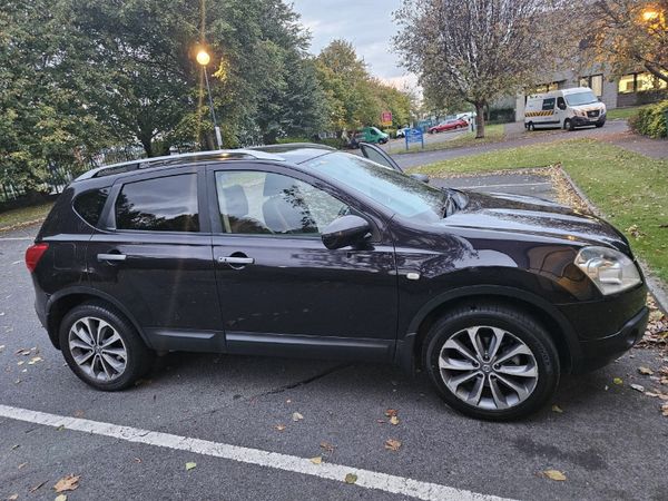 Nissan Qashqai Hatchback, Diesel, 2011, Purple