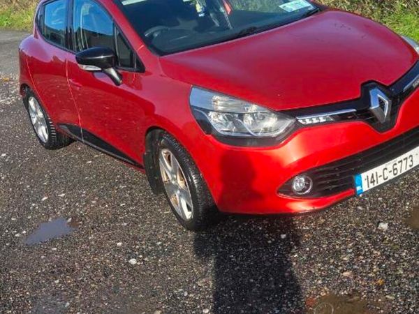 Renault Clio Hatchback, Petrol, 2014, Red