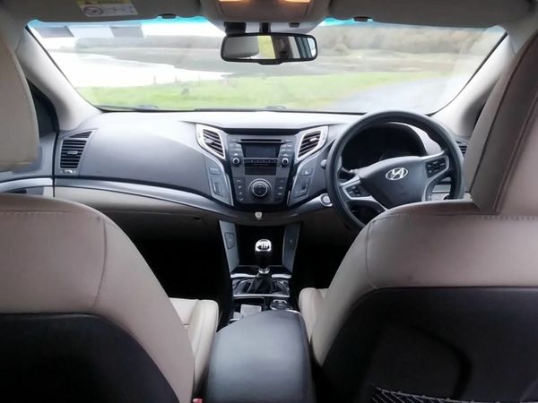 Hyundai i40 Saloon, Diesel, 2015, Black