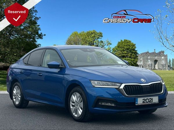 Skoda Octavia Hatchback, Petrol, 2021, Blue