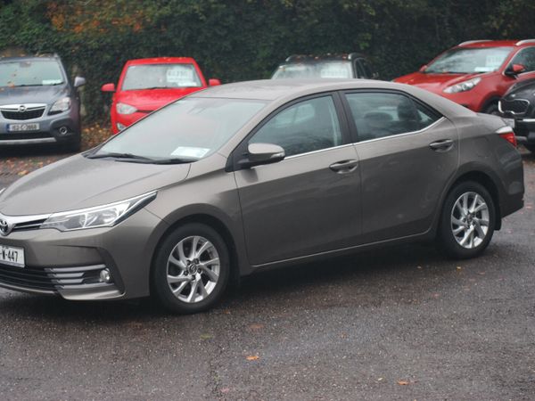 Toyota Corolla Saloon, Diesel, 2017, Grey