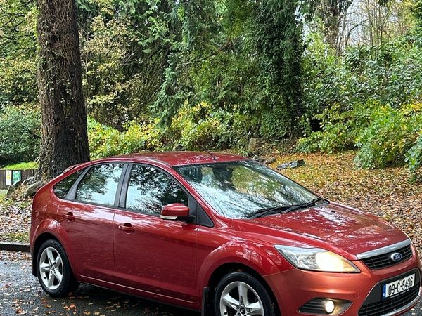 Ford Focus Hatchback, Petrol, 2009, Red