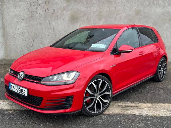 Volkswagen Golf Hatchback, Petrol, 2016, Red