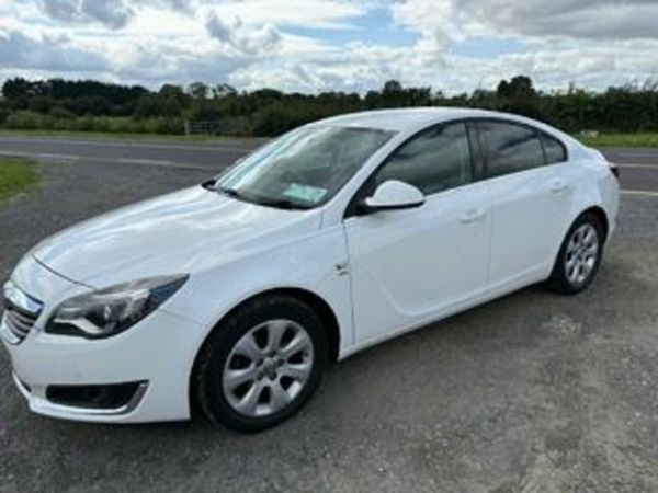 Vauxhall Insignia Hatchback, Diesel, 2016, White