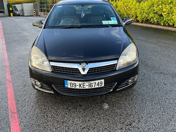 Vauxhall Astra Hatchback, Petrol, 2009, Black