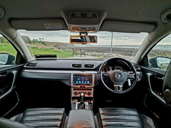 Volkswagen Passat Saloon, Petrol, 2012, Grey