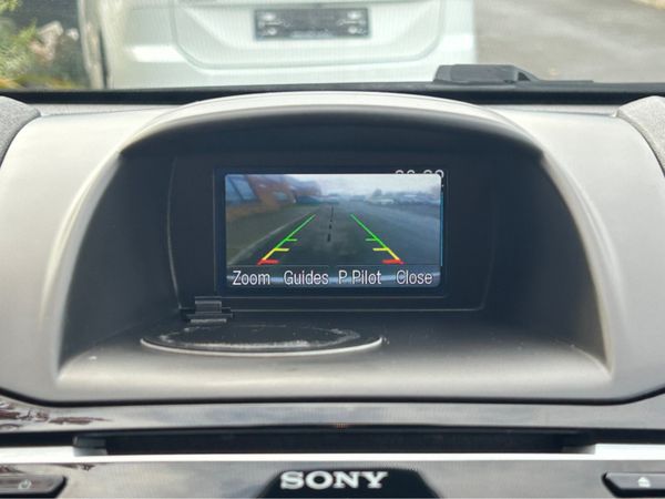 Ford Fiesta Hatchback, Petrol, 2014, White