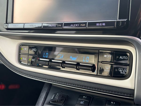 Toyota Auris Hatchback, Petrol Hybrid, 2016, White