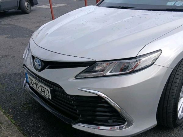Toyota Camry Saloon, Petrol Hybrid, 2022, Silver