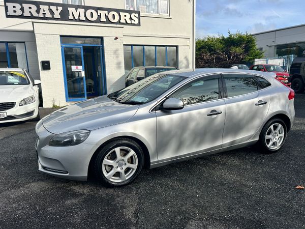 Volvo V40 Hatchback, Petrol, 2014, Silver