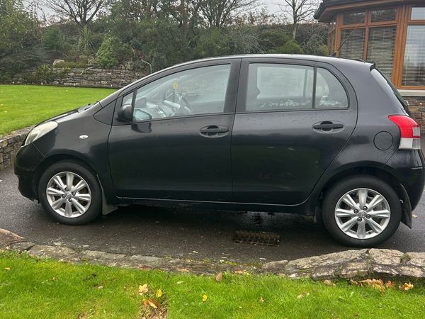 Toyota Yaris Hatchback, Petrol, 2011, Black