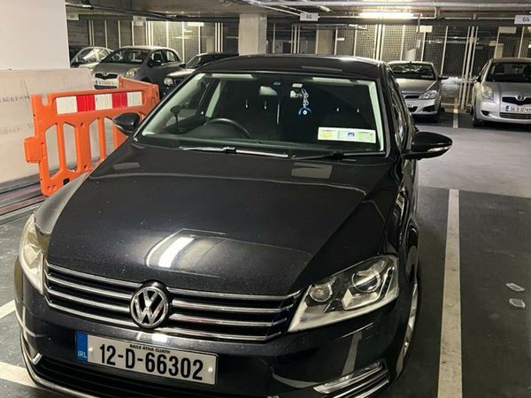 Volkswagen Passat Saloon, Petrol, 2012, Black