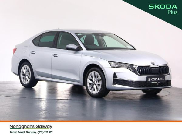 Skoda Octavia Hatchback, Petrol, 2025, Grey