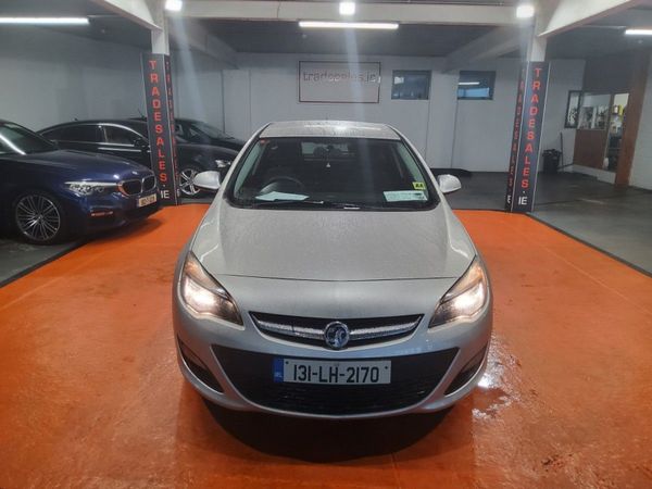 Vauxhall Astra Hatchback, Diesel, 2013, Silver