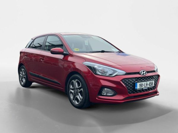 Hyundai i20 Hatchback, Petrol, 2019, Red