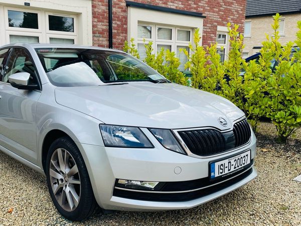 Skoda Octavia Saloon, Petrol, 2019, Grey
