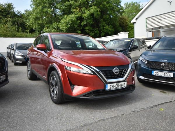 Nissan Qashqai MPV, Petrol, 2023, Red