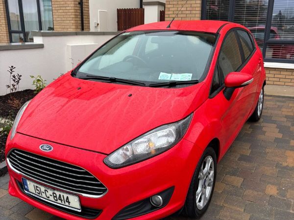 Ford Fiesta Hatchback, Petrol, 2015, Red