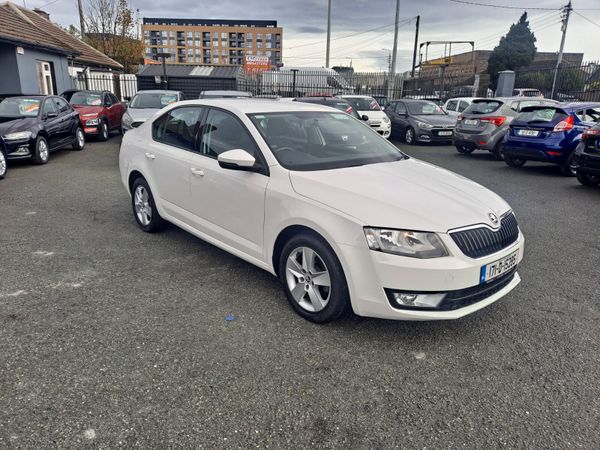 Skoda Octavia Saloon, Diesel, 2017, White