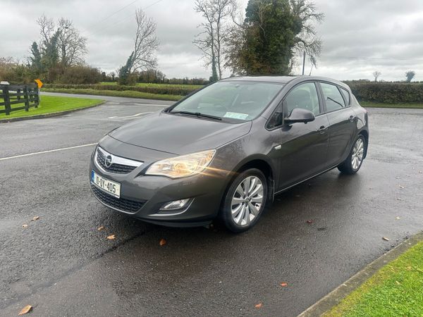 Opel Astra Hatchback, Petrol, 2010, Grey