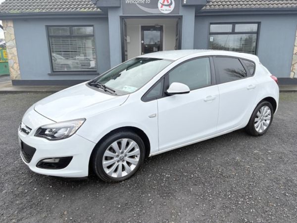 Opel Astra Hatchback, Diesel, 2014, White