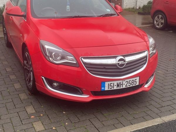 Opel Insignia Hatchback, Diesel, 2015, Red