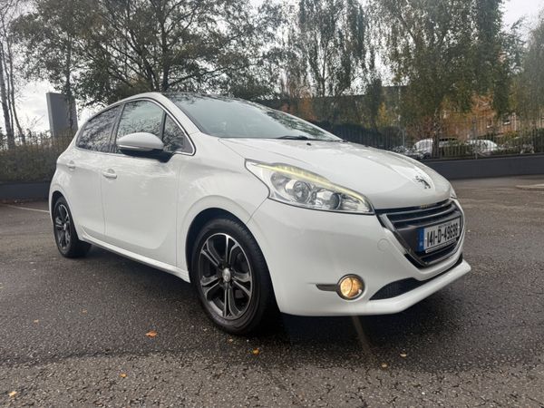 Peugeot 208 Hatchback, Petrol, 2014, White