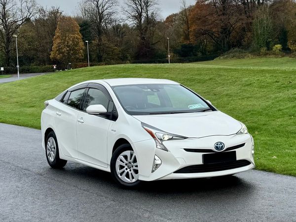 Toyota Prius Hatchback, Petrol Hybrid, 2017, White