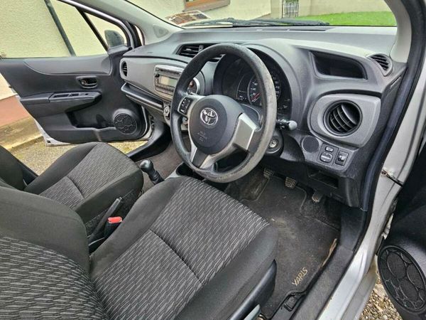 Toyota Yaris Hatchback, Petrol, 2012, Silver