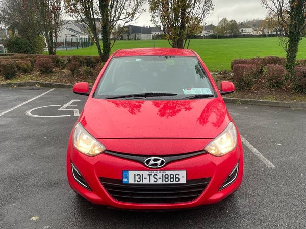 Hyundai i20 Hatchback, Petrol, 2013, Red