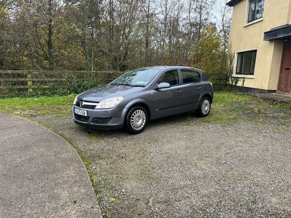 Opel Astra Hatchback, Petrol, 2006, Grey