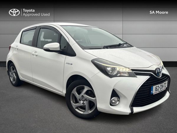 Toyota Yaris Hatchback, Petrol Hybrid, 2016, White