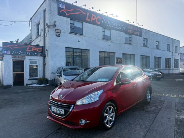 Peugeot 208 Hatchback, Diesel, 2014, Red