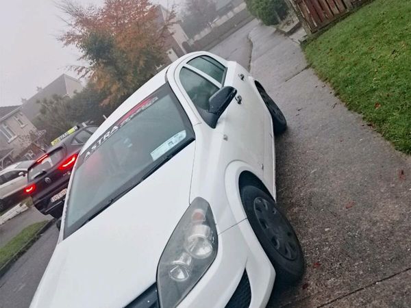 Vauxhall Astra Hatchback, Diesel, 2009, White