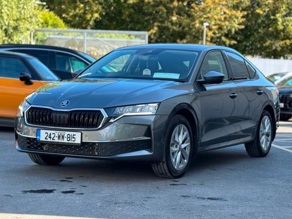 Skoda Octavia Saloon, Petrol, 2024, Grey