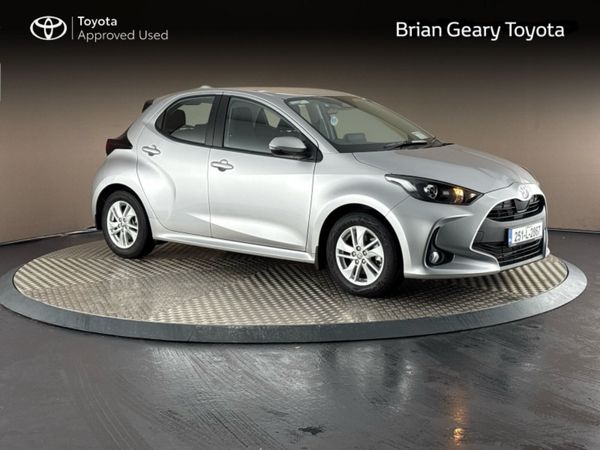 Toyota Yaris Hatchback, Petrol Hybrid, 2025, Silver