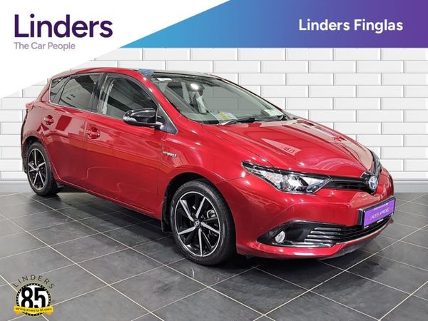 Toyota Auris MPV, Petrol Hybrid, 2018, Red