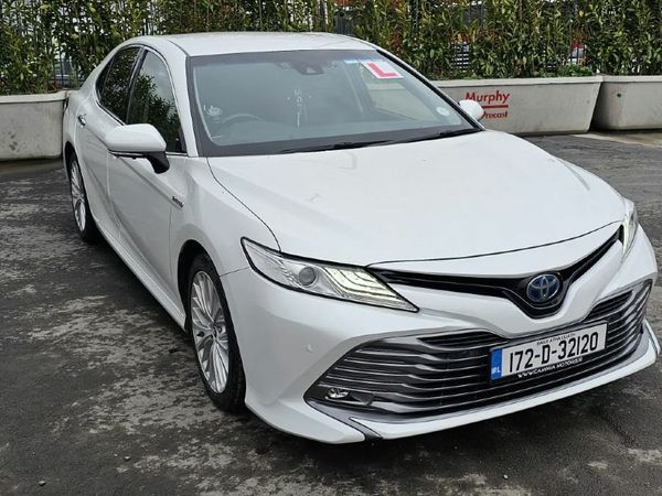Toyota Camry Saloon, Petrol Hybrid, 2017, White